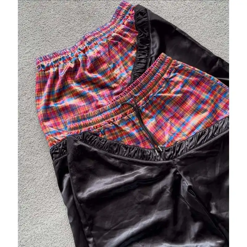 Contrast plaid stitching cropped shorts, rainbow plaid stitching design, drawstring elastic waist wide leg high street pants.