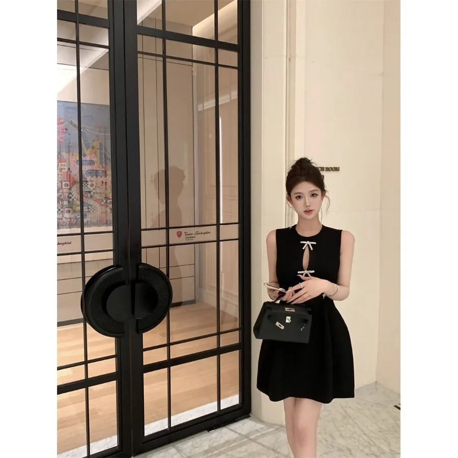 เสื้อเอี๊ยมทรงเอเข้ารูปเอว รุ่น Knot Svel Vest สำหรับวันเกิด เหมาะสำหรับสาวๆ