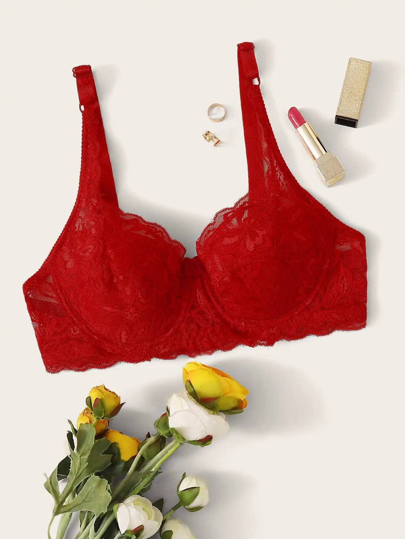 

Красный кружевной бюстгальтер на косточках с прозрачными сетчатыми вставками