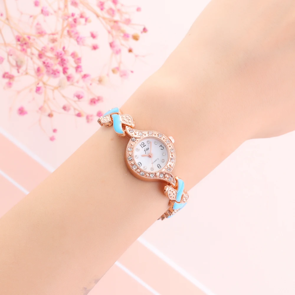 5pcs Fashion Versatile Watch For Women Watch 2023 Fashion Versatile Women\'s Love Watch Band Rhinestone Set Diamond British watch