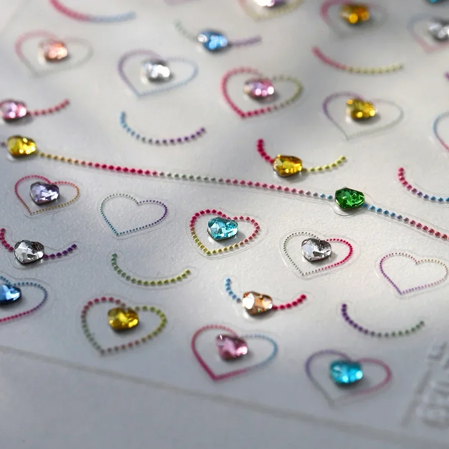 Silver Love Heart สีขาวตัวอักษรภาษาอังกฤษ Line Rhinestone Jelly รูปแบบเรขาคณิตรูปร่างโรแมนติก 5D สติกเกอร์เล็บเล็บ Decal