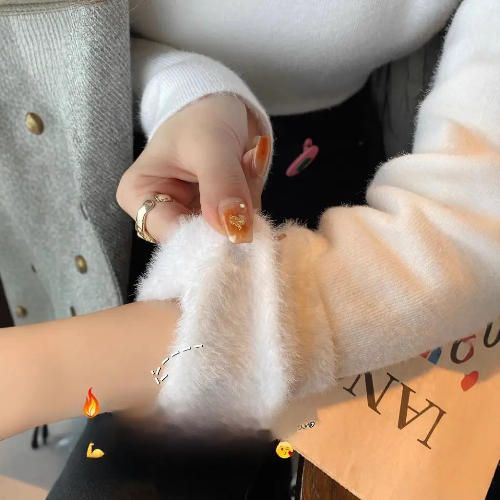 

Women's European Style Hollow Knitted Base Shirt One-piece Velvet Warm Inner Half Turtleneck Sweater Fleece-Lined Thickened Top