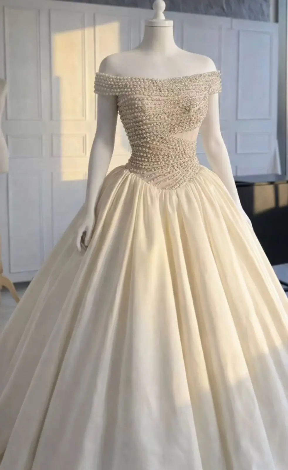 Customized Luxury Off Shoulder Beaded Satin Ball Gown Wedding Dress Sheer Corset Waist Floor-Length Bridal Gown with Train