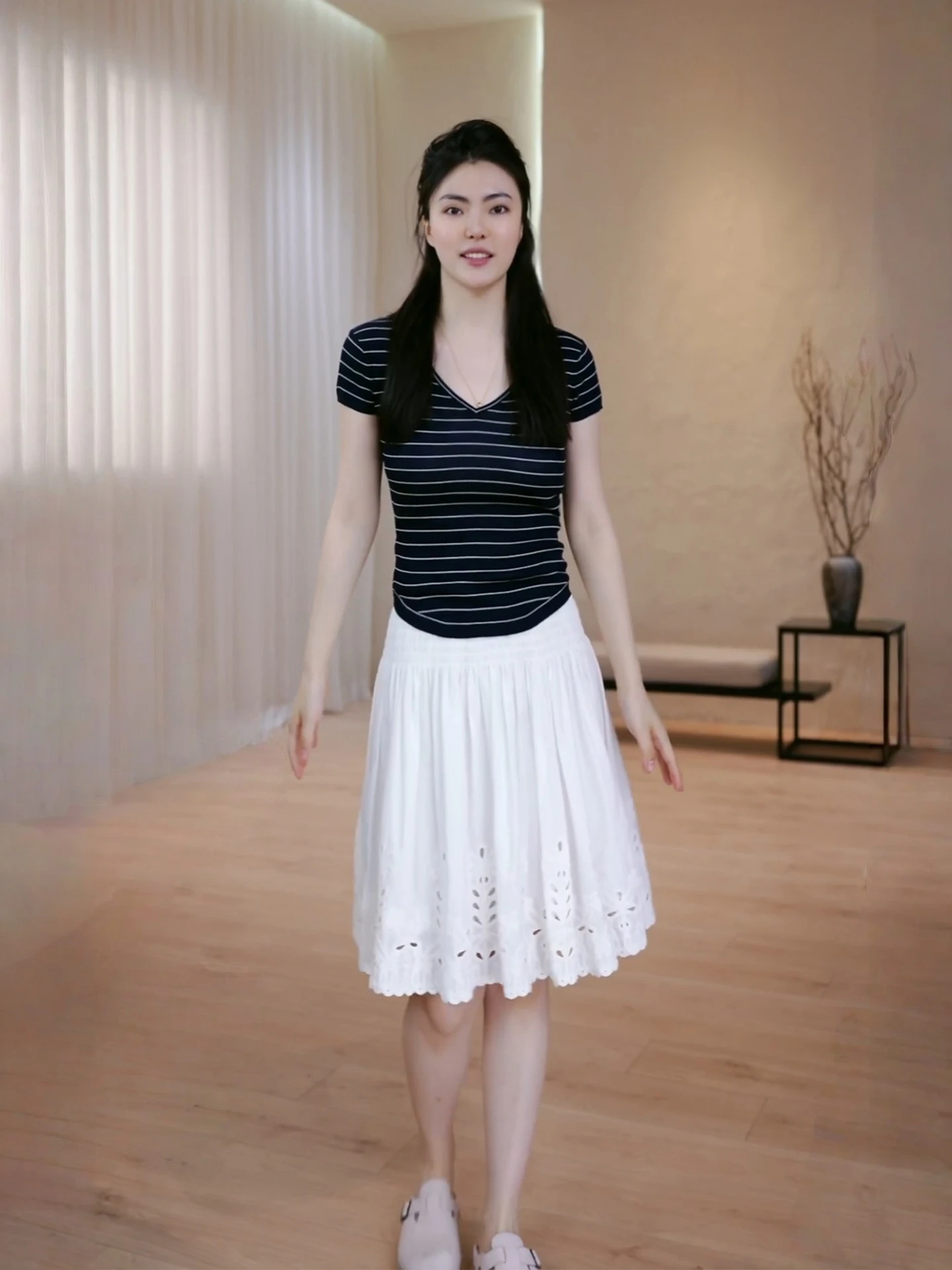 Elegant V-Neck Striped Knitted Top by AW Wang Nannan Jennie Spring 2026 Fine Yarn Soft Fit Short Sleeve Women's Fashion