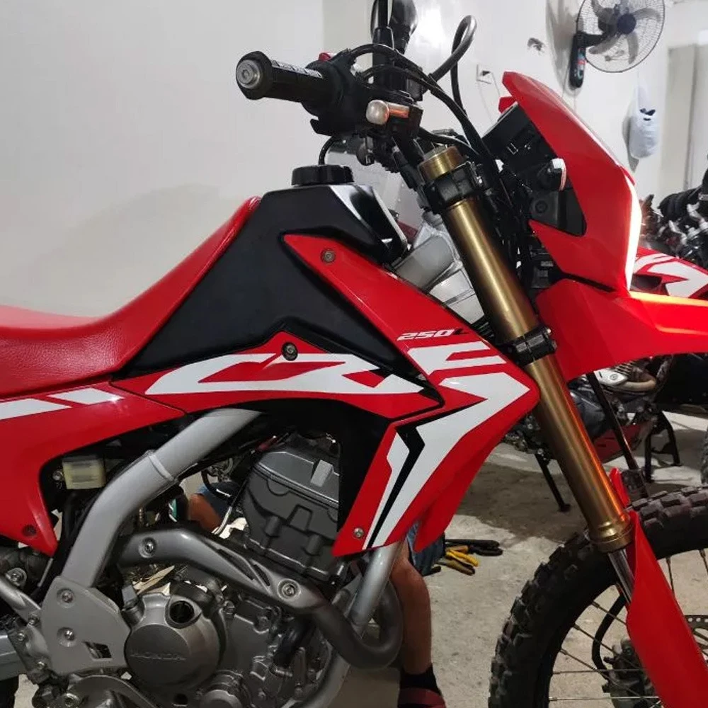 For Honda CRF 250 L CRF250L 17-21 Fuel Tank  four Holes Large Fuel Tank Capacity 13 Liters CRF 250L 2017 2018 2019 2020 2021
