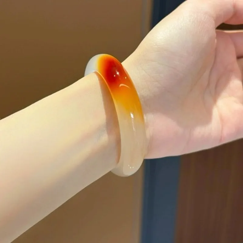 -quality , high-transparency gradient color chalcedony , women's genuine red agate bracelet