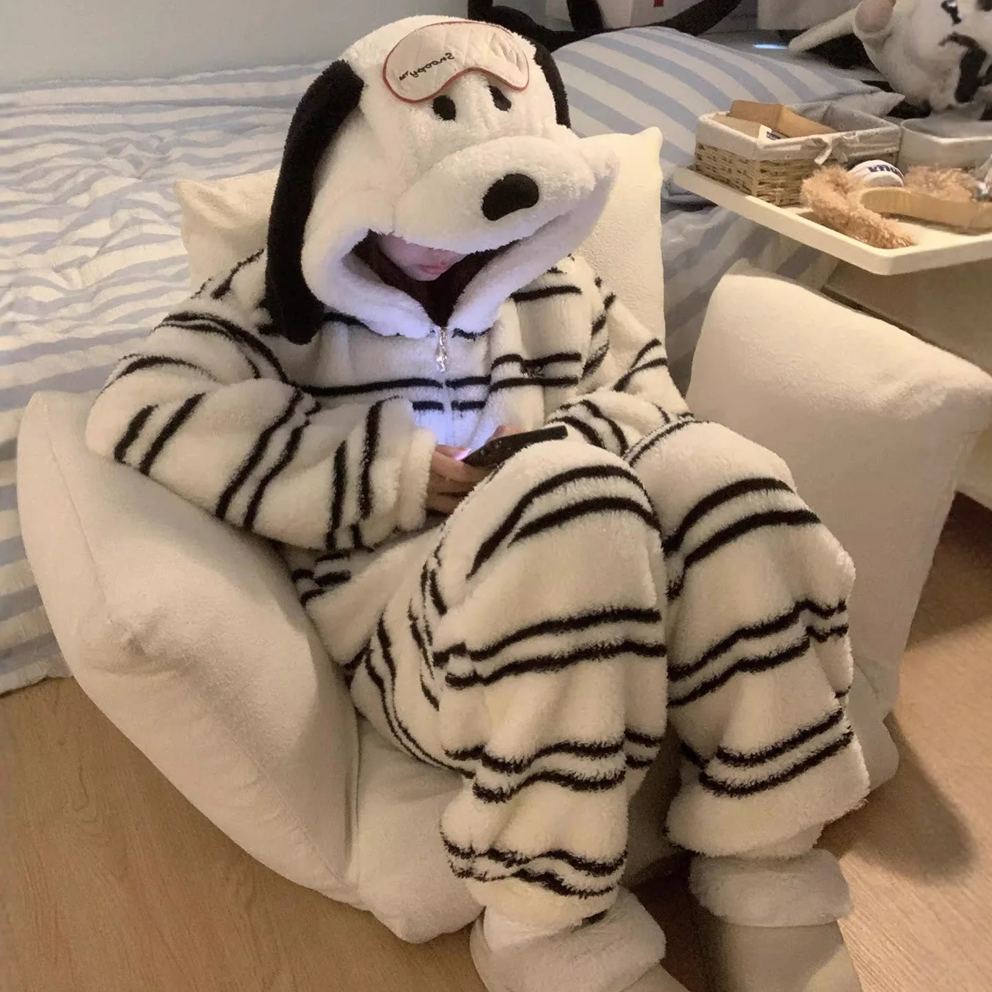 women's-coral-fce-pajamas-with-design-thiened-autumn-winter-home-clothes-set-long-sve-long-pants-hooded