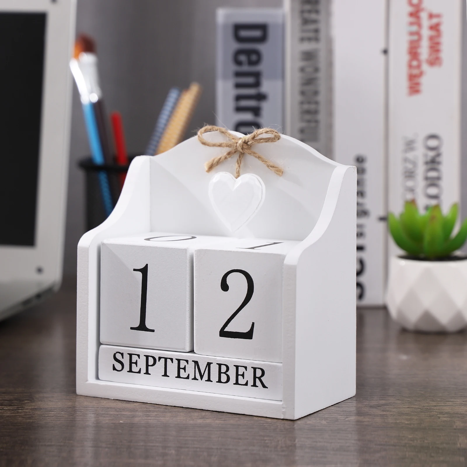 

1Pcs Vintage Wood Calendar Manual Change Desktop Accessory Stylish Rural European Home Office Decorative Timepiece