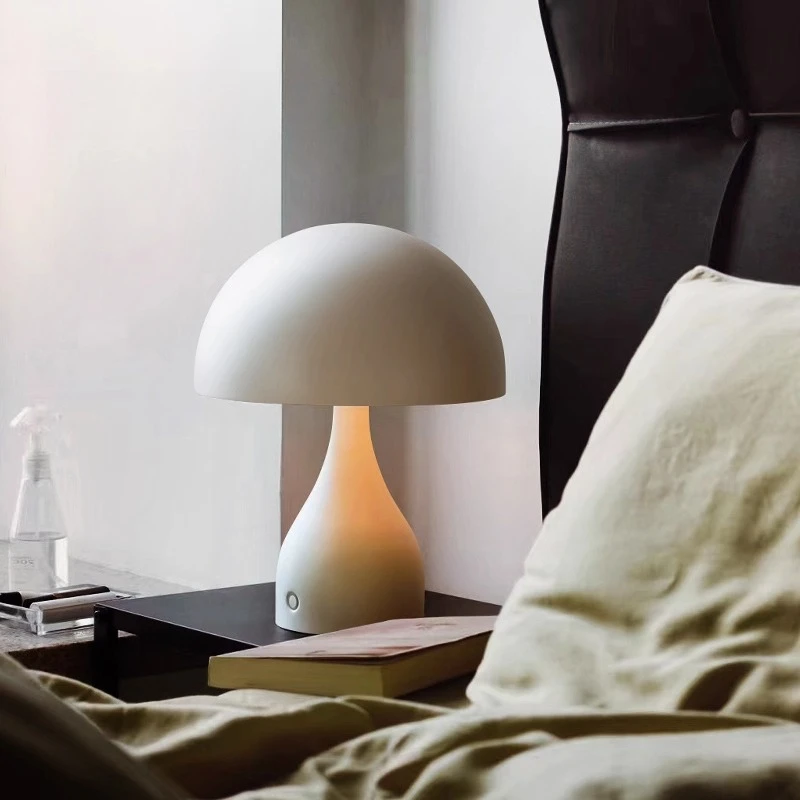 

Table lamp decoration light luxury premium bedroom living room atmosphere bedside night lamp bedside lamp modern Italian bud