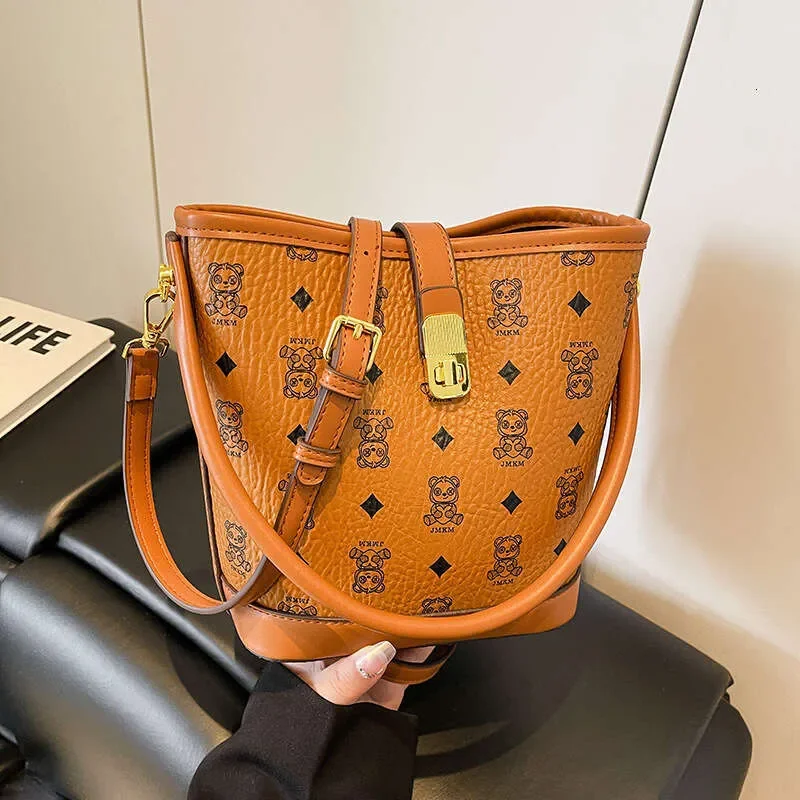 

Designer Bags Shoulder Bags Fashion Handheld Bucket Bag for Women 2025 New Commuting Versatile Ladies Shoulder Crossbody Bag