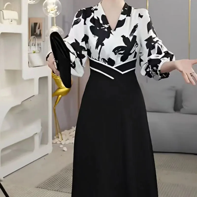 Elegant V-Neck Patchwork Midi Dress Female Clothing Commute 3/4 Sleeve Folds Spring Summer New French Style A-Line Waist Dresses