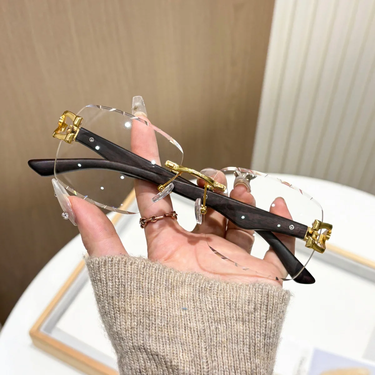 European and American retro style men's and women's fashionable flat light glasses, trendy and versatile for watching TV, comput