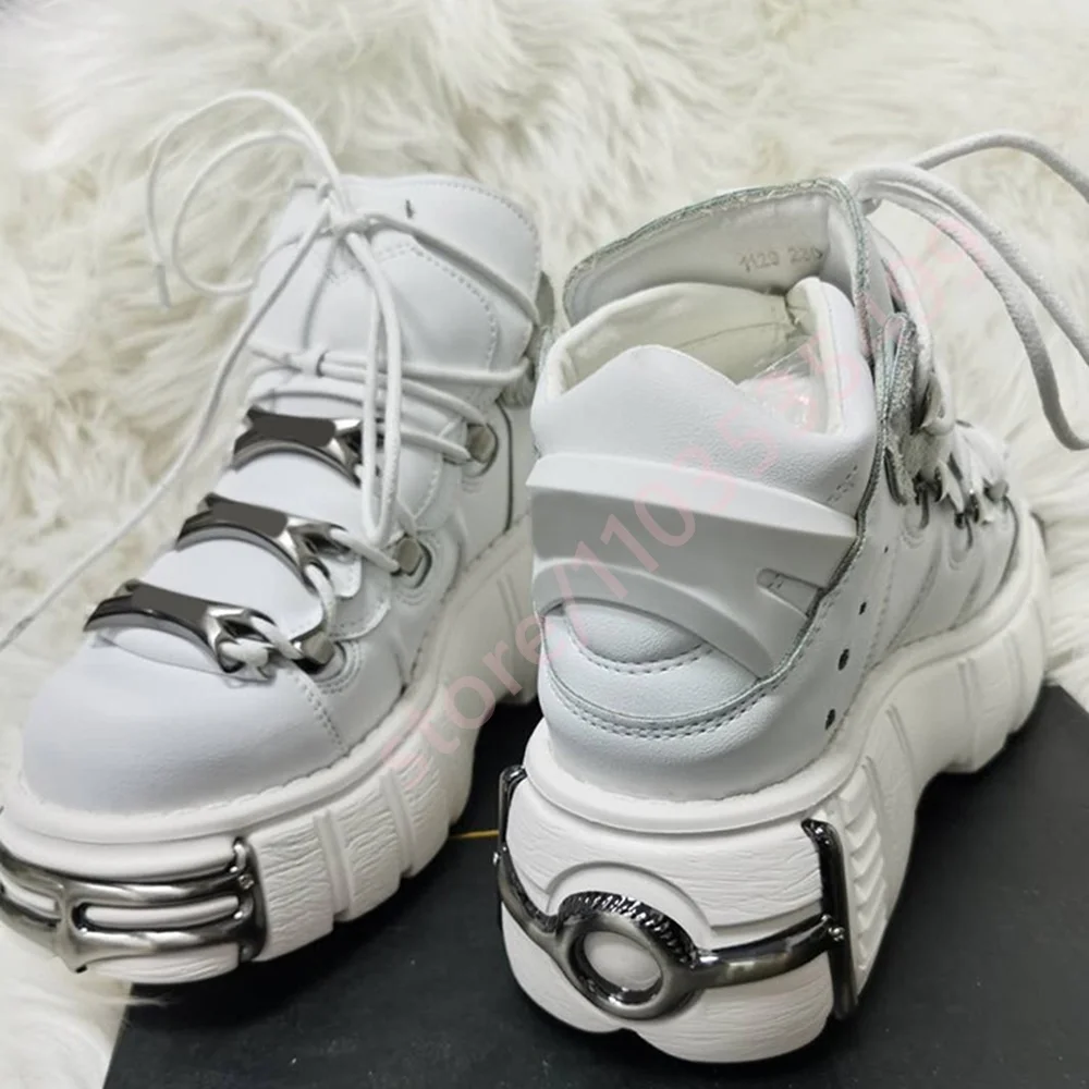 Botas de moto con tachuelas de Metal de suela gruesa, botines informales deportivos Punk con punta redonda, moda urbana, con cordones, nuevo estilo 2026