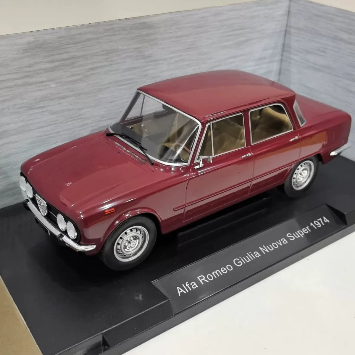 Mcg 1:18 Alfa Romeo Giulia Nuova Super 1974 Diecast Model Car