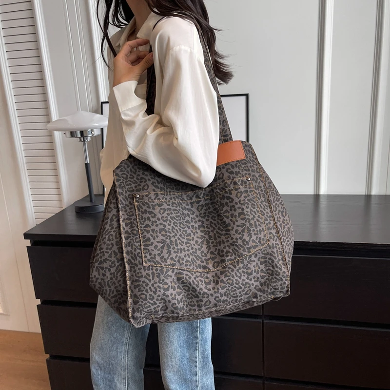 Oversize Shopper Bag For Women Fashion Brown Leopard Shoulder Bag Female Large Capacity Travel Bag Portable Vacation Beach Bag