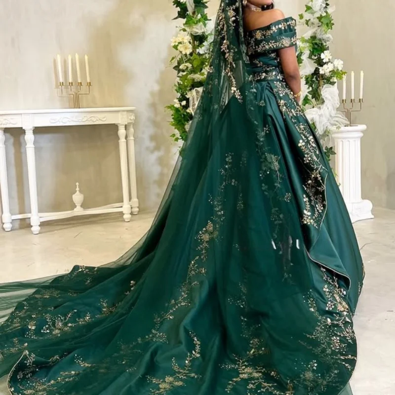 Satynowa ciemnozielona suknia Quinceañera z odkrytymi ramionami, brokatowymi kwiatowymi aplikacjami i kokardą, vestidos de 15 Quinceañera ﻿ Dostosuj