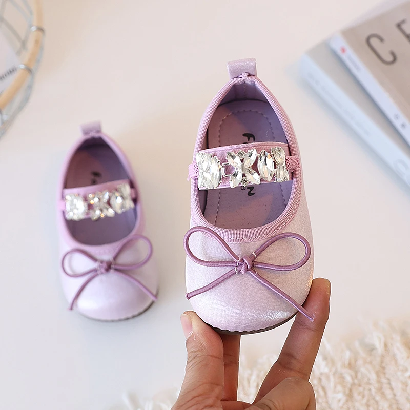 

2025 New Fashion Cute Baby Walking Shoes MaryJanes Round Toes Kids Princess Shoes Simple Bows Flat Shoes Shiny Crystal Slip-on