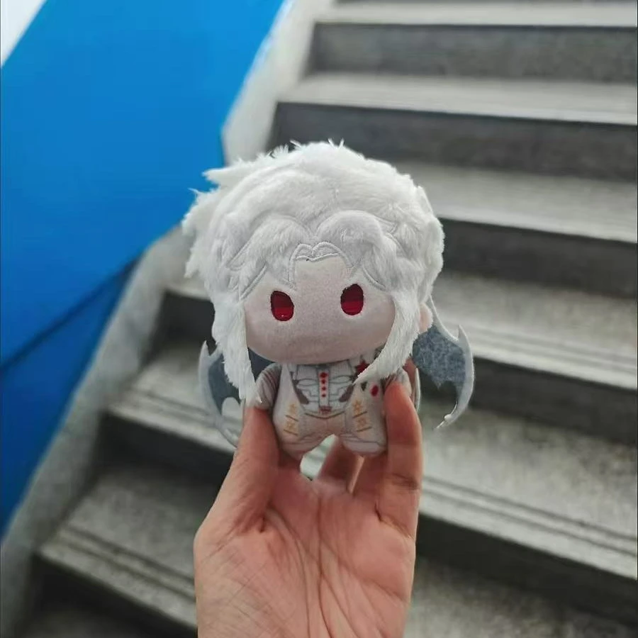 

Game Love and Deepspace Sylus Silver Wing Attribute Mascot Cosplay Anime 10CM Sylus Keychain Backpack Pendant Gift