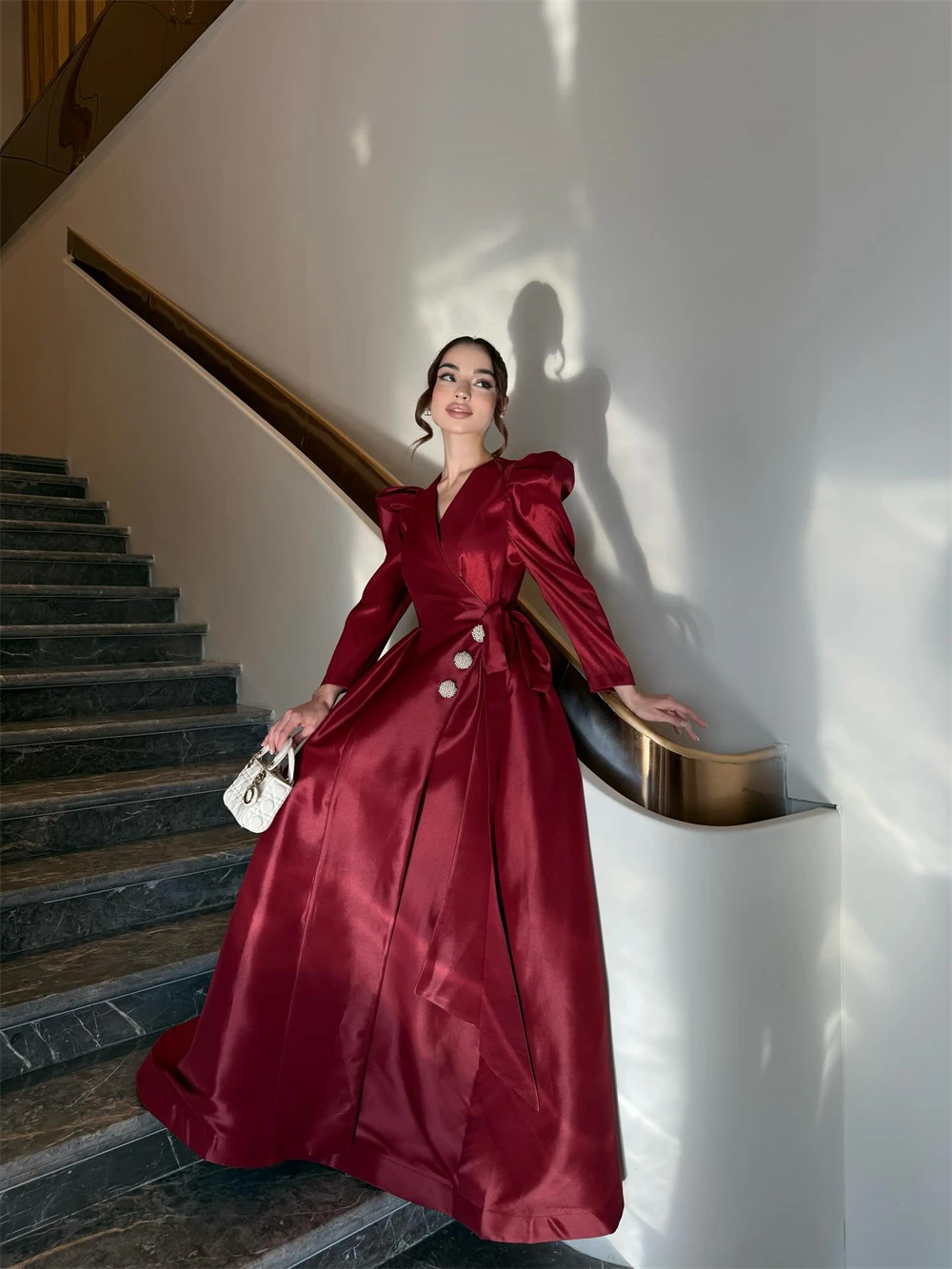 

Классическое красное атласное вечернее платье по индивидуальному заказу, вечернее платье с v-образным вырезом и длинными рукавами, платья знаменитостей, мягкие трапециевидные платья для выпускного вечера со шлейфом
