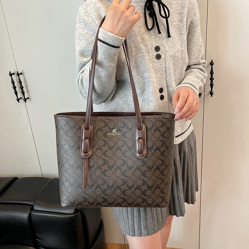 حقيبة كتف جلدية أنيقة للنساء، حقيبة كروس عملية من قبل المصمم الشهير، حقائب يد ذات علامة تجارية فاخرة