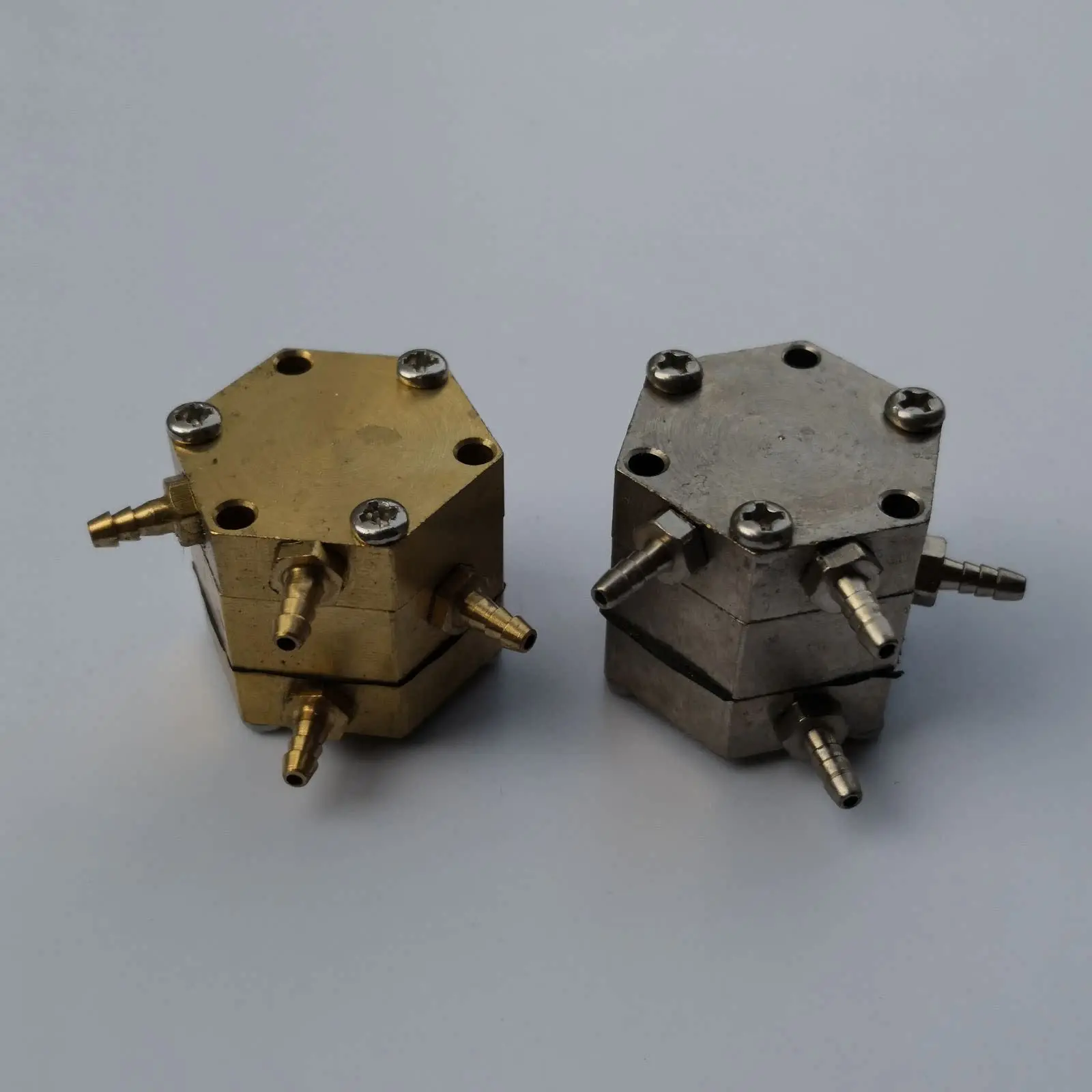 

Зубоврачебный аксессуар: шестигранный клапан для стоматологического кресла, пневматический клапан одностороннего действия для регулировки подачи воды, клапан контроля давления воды.