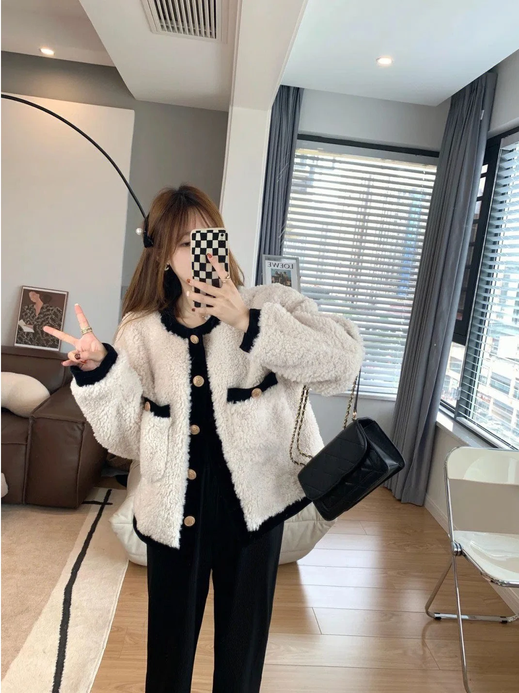 

Белая короткая куртка из овечьей шерсти для женщин: модный зимний кардиган в корейском стиле с длинными рукавами и круглым вырезом, стройнящий силуэт