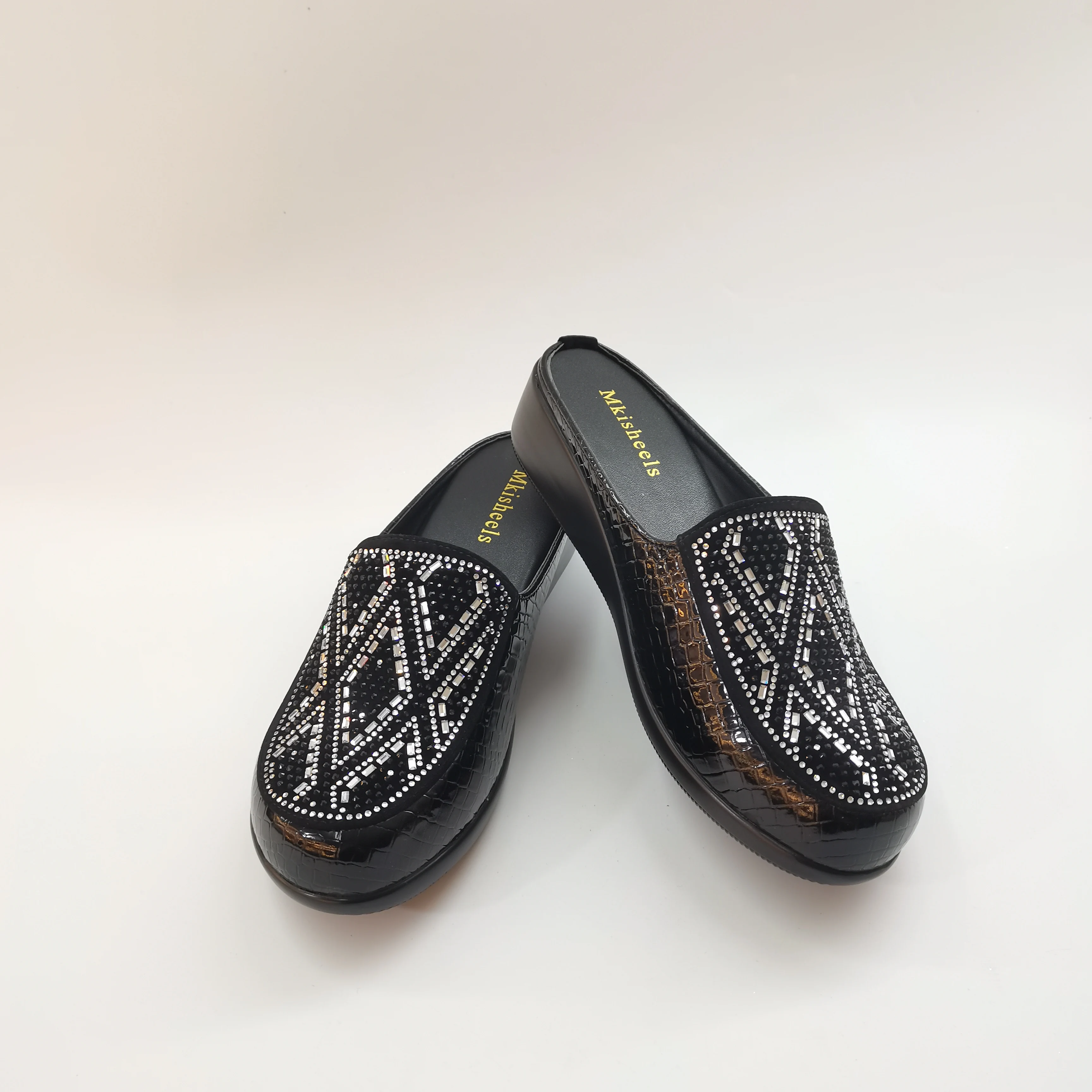 

Stylish Women's Rhinestone Slippers High Quality Outer Wear Rhinestone Half Slipper Mid-Heel Women's Muller Shoes F6-426-1