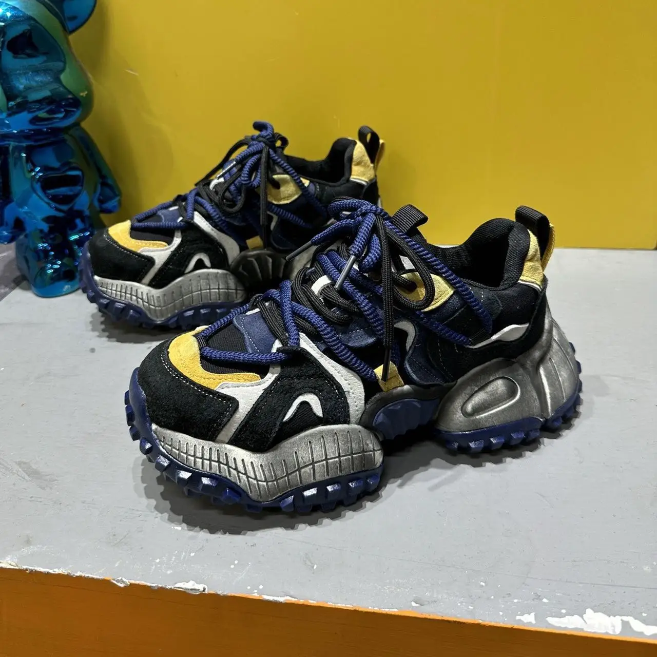 Sepatu mendaki gunung, sneaker olahraga Platform penambah tinggi, bernafas, kain kulit kasual, modis, desainer baru untuk pria 39-44 2024