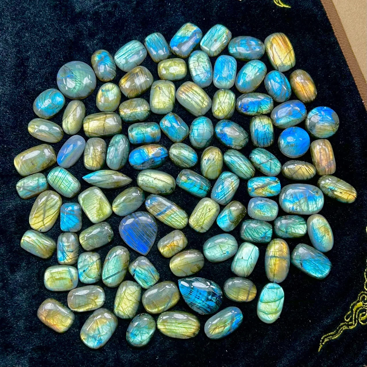 

Wholesale 10pcs/lot Rainbow Flash Labradorite Mixed Size 18-25mm Semi-Precious Gemstone Jewlery Pendant,Ring Face