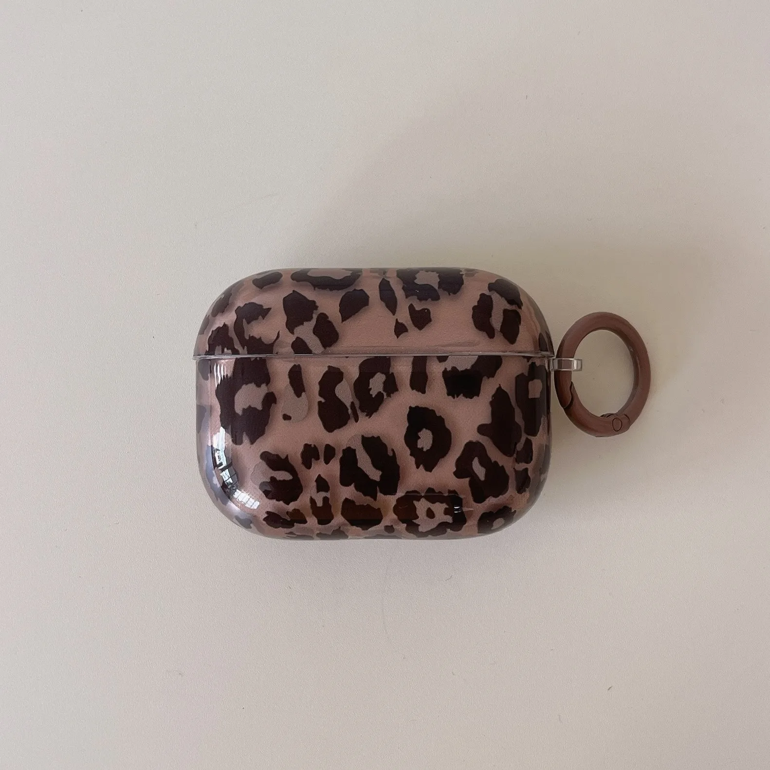 透明ブラウンヒョウ柄 + リング Apple Airpodspro2 ケース/Airpodspro ケース/Airpods4 ケース/Airpods3 ケース/Airpods2 に適しています