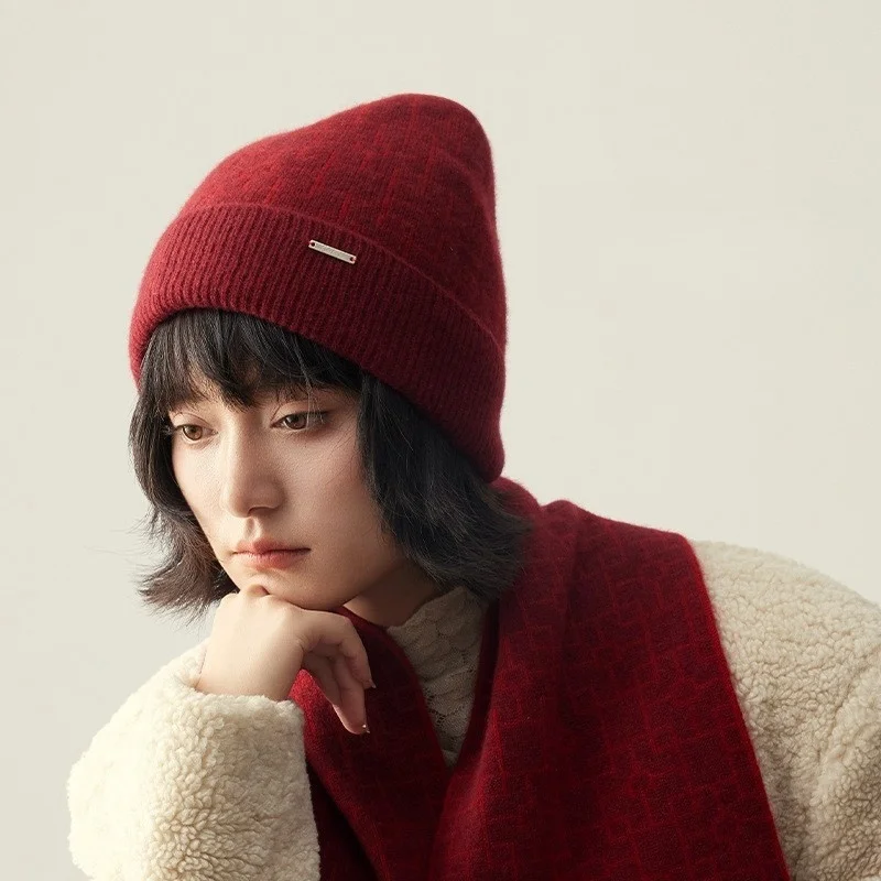 

A new style of fine-spun red hat velvet knitted fabric for women warm and fashionable