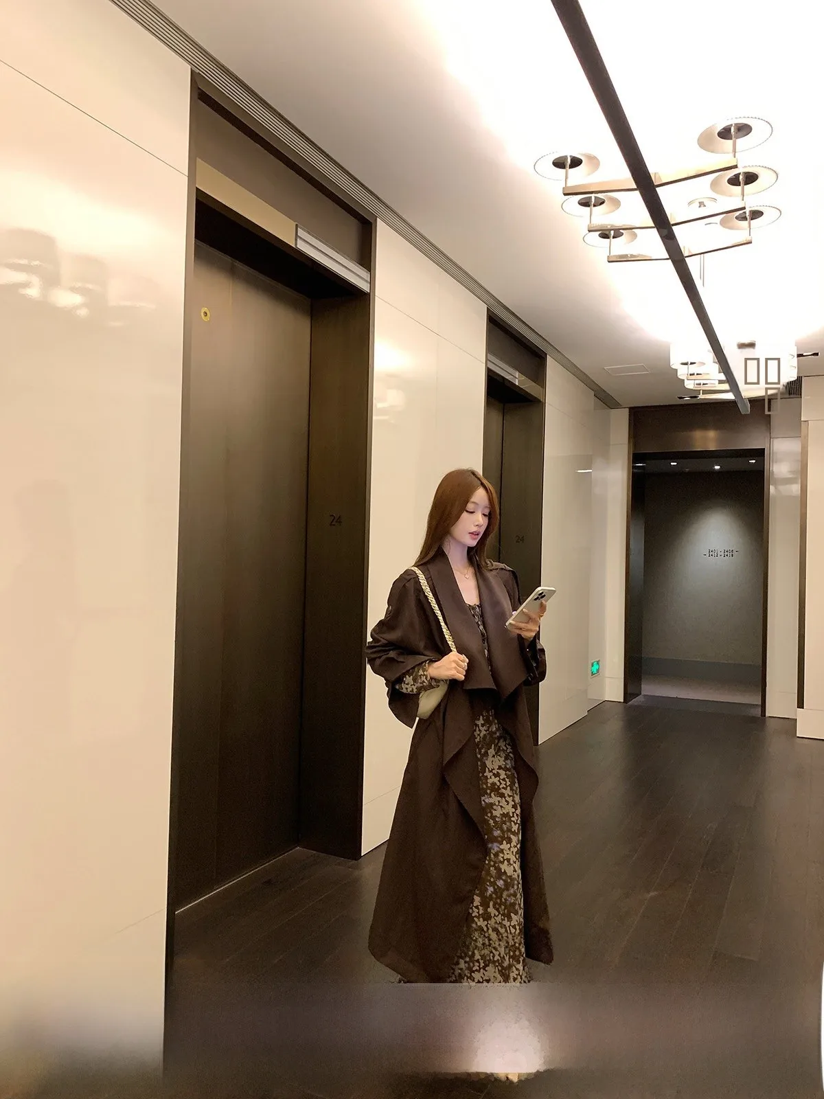 

YOLI коричневое длинное пальто женское осеннее сезонное универсальное свободное пальто верхняя одежда простой слинг корейский повседневный Sle