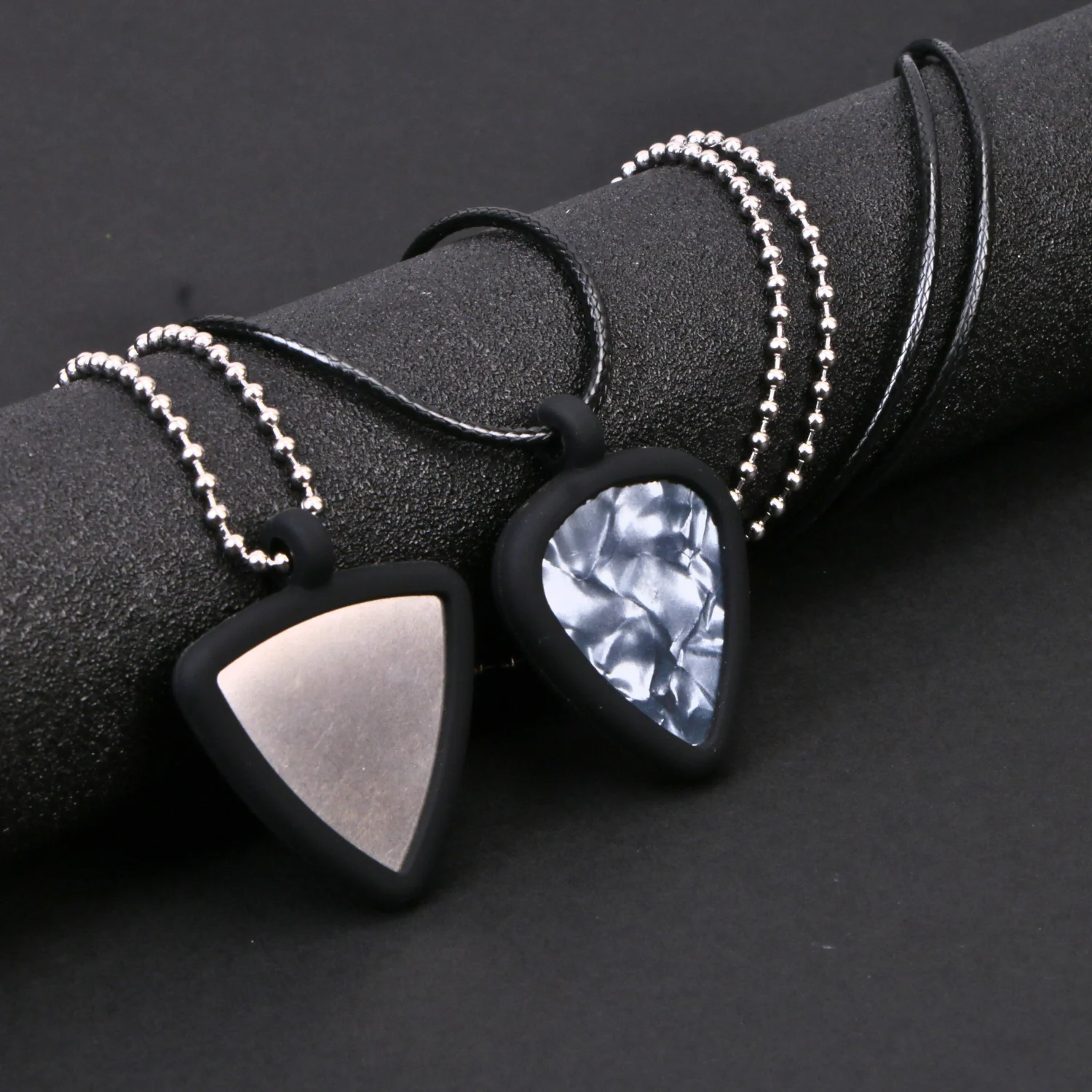 

Stainless Steel Punk Rock Guitar Pick and Heart Pendant Necklace - Hip Hop Party Accessories, Durable Rock Style Musician Gifts