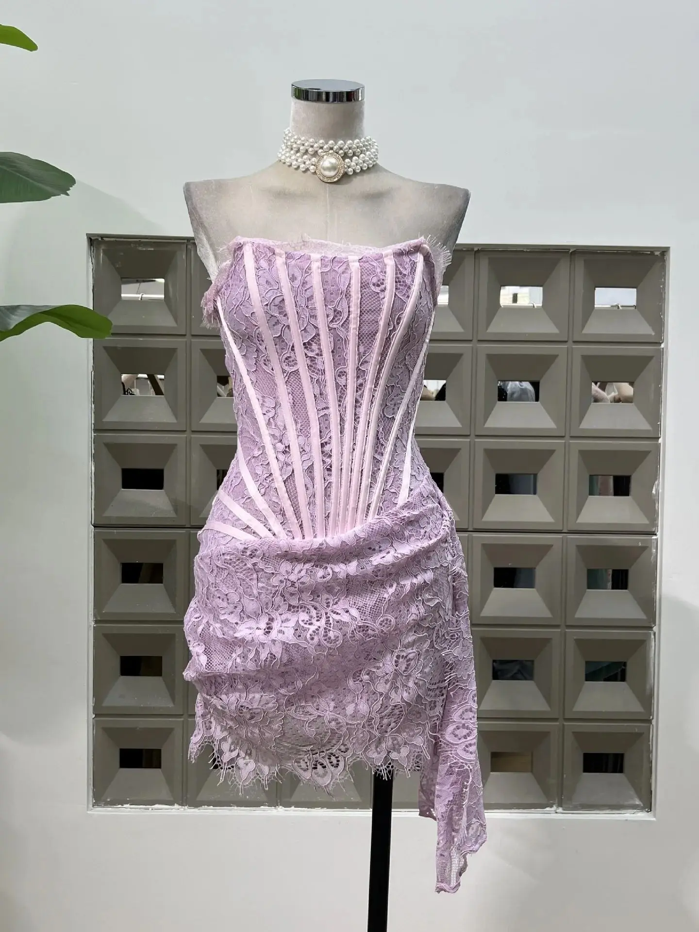 2025 Fashion Summer Party Short Dress Sexy Strapless Lace Black White Designer Backless Birthday Party Cocktail Gowns Dresses