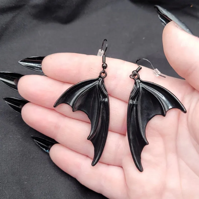 Gothic Goth Black Vampire Bat Wing orecchini Moon ciondola Witch Mystical Punk Jewelry Gift Women Statement Halloween Women Gift