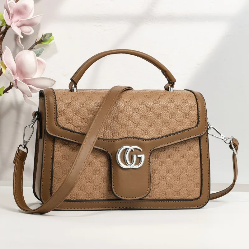 حقيبة يد نسائية فاخرة المظهر مصنوعة من الجلد الصناعي باللون الذهبي وتصميم أنيق وواسعة للمناسبات الرسمية وحفلات العمل