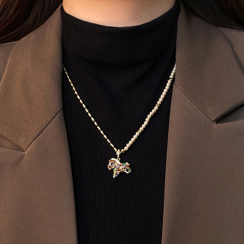 Bunte Zirkon-Pony-Anhänger-Halskette für Damen, Perlen-Metall-Spleißkette, leichter Luxus-Schmuckset, trendiges Schlüsselbein-Accessoire – Detail 10