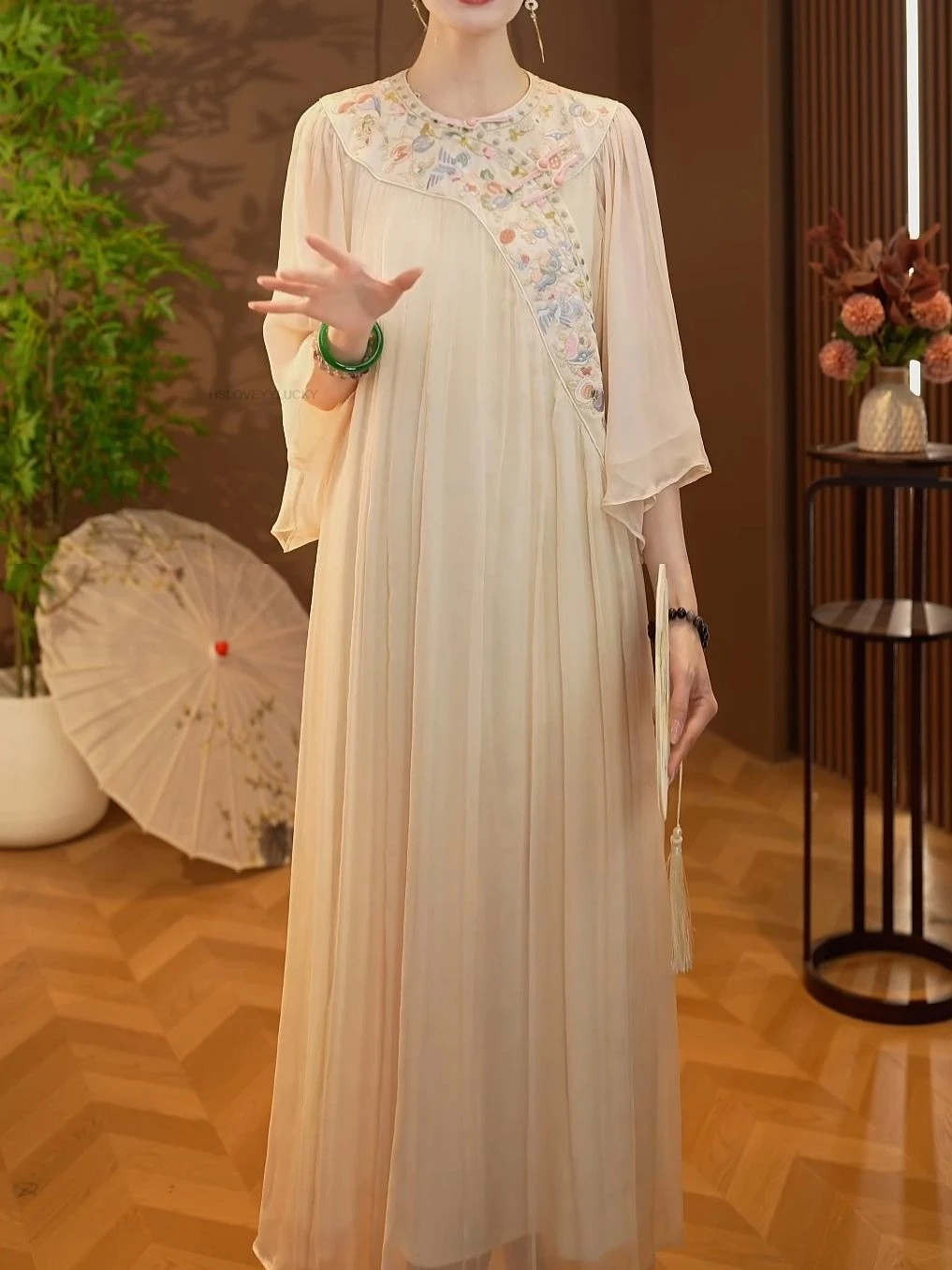 New Chinese Style Embroidery Modified Cheongsam Skirt Women Aodai Vetnam Clothing Long Cheongsam Chiffon Hanfu Dress