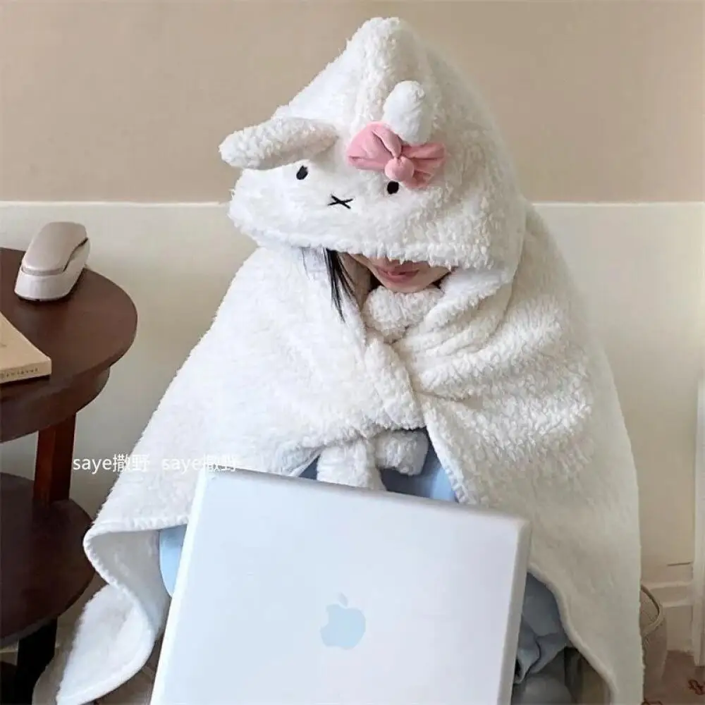 ผ้าห่มขนสัตว์มิฟฟี่ ผ้าห่มผู้หญิงสำหรับฤดูใบไม้ร่วง/ฤดูหนาว ผ้าห่มหนานุ่มอุ่นสบาย ผ้าห่มนักเรียนแบบมีสายคล้องไหล่และหมวกในตัว ผ้าห่มผ้าฝ้ายสำหรับงีบหลับ