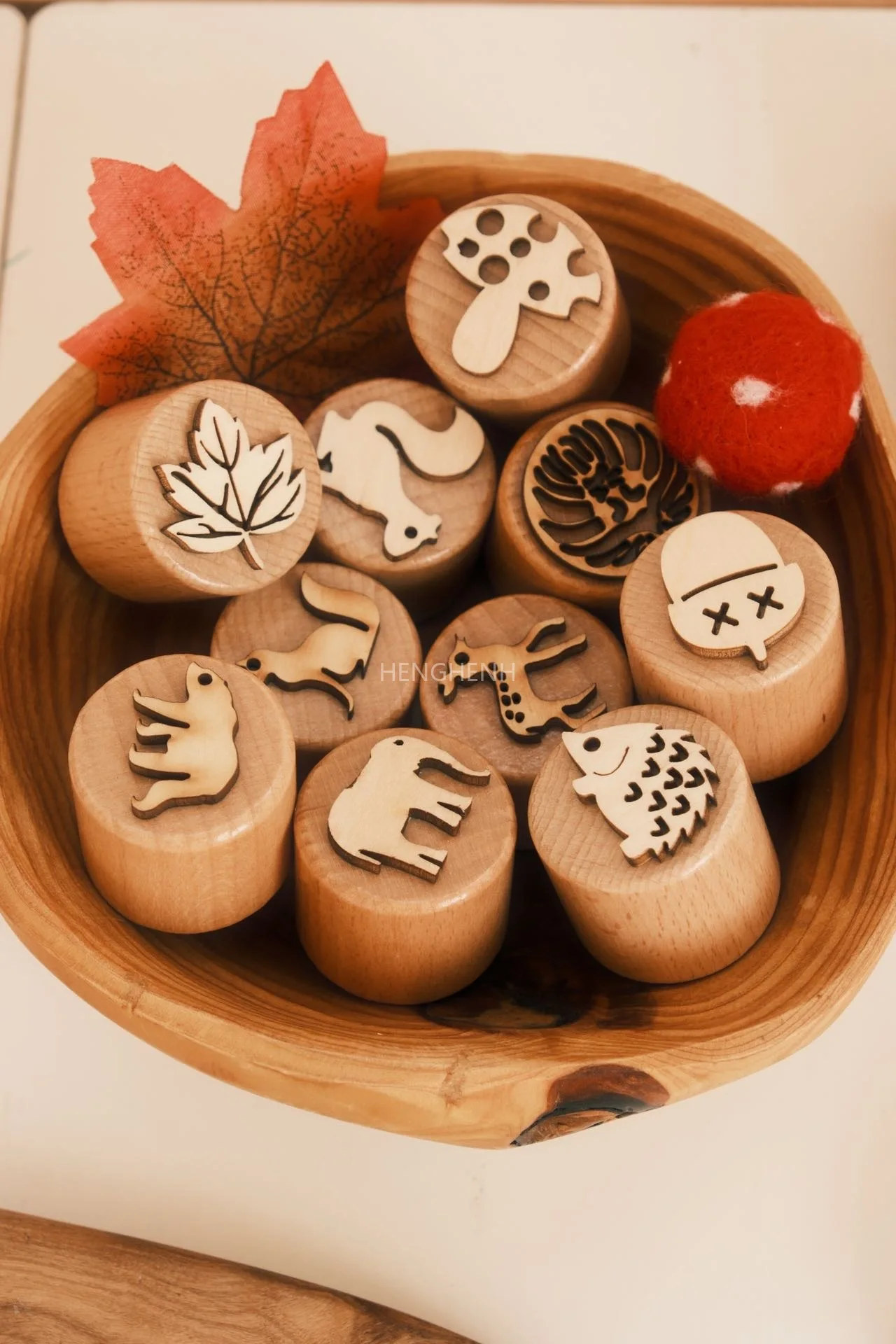 

Winter Roller Forest Fallen Leaves Scene DIY Hand Dyed Colored Beans Children's Puzzle Festival Wooden Roller