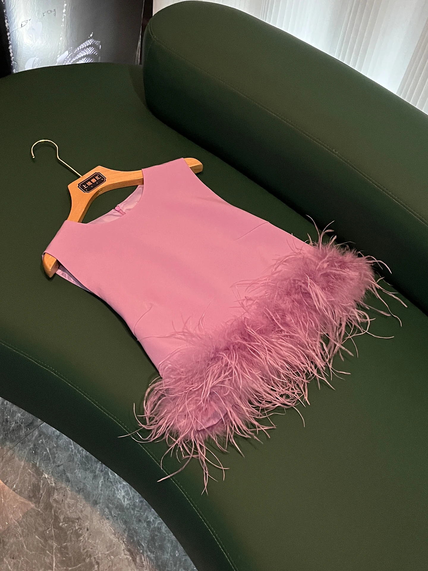 

Summer 2026 Women's Zipper Neck Ostrich Feather Patchwork Vest Sleeveless round Neck Commute Style Slim Fit Color P394