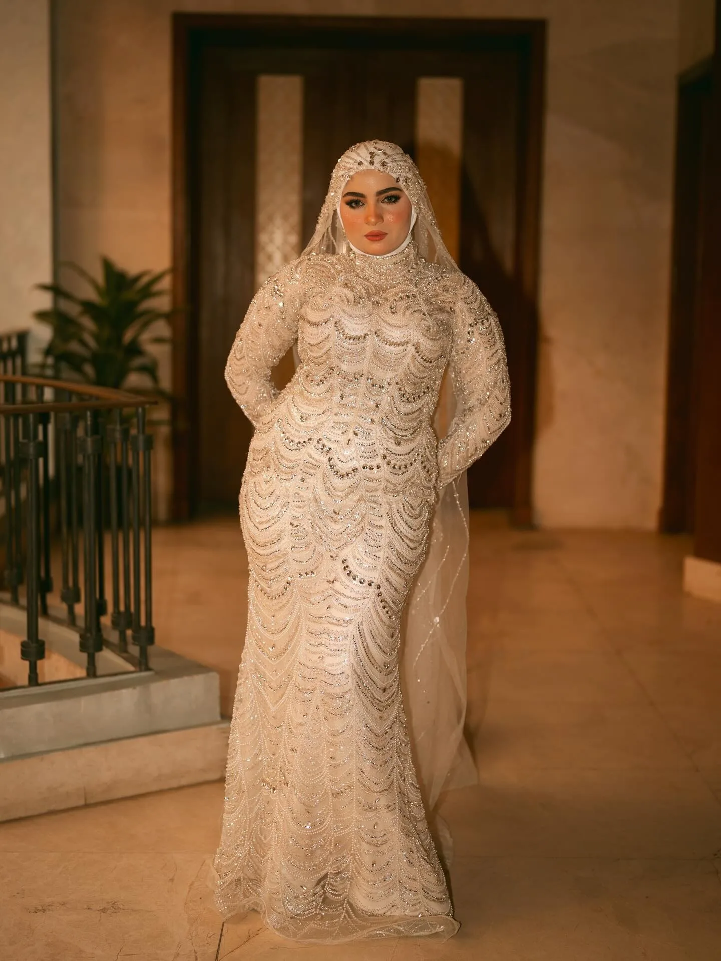 

Muslim Handmade Sheath Wedding Dresses Tulle Long Sleeves Hot Fix Beading Rhinestone Elegant Glitter Bridal Gowns Customized