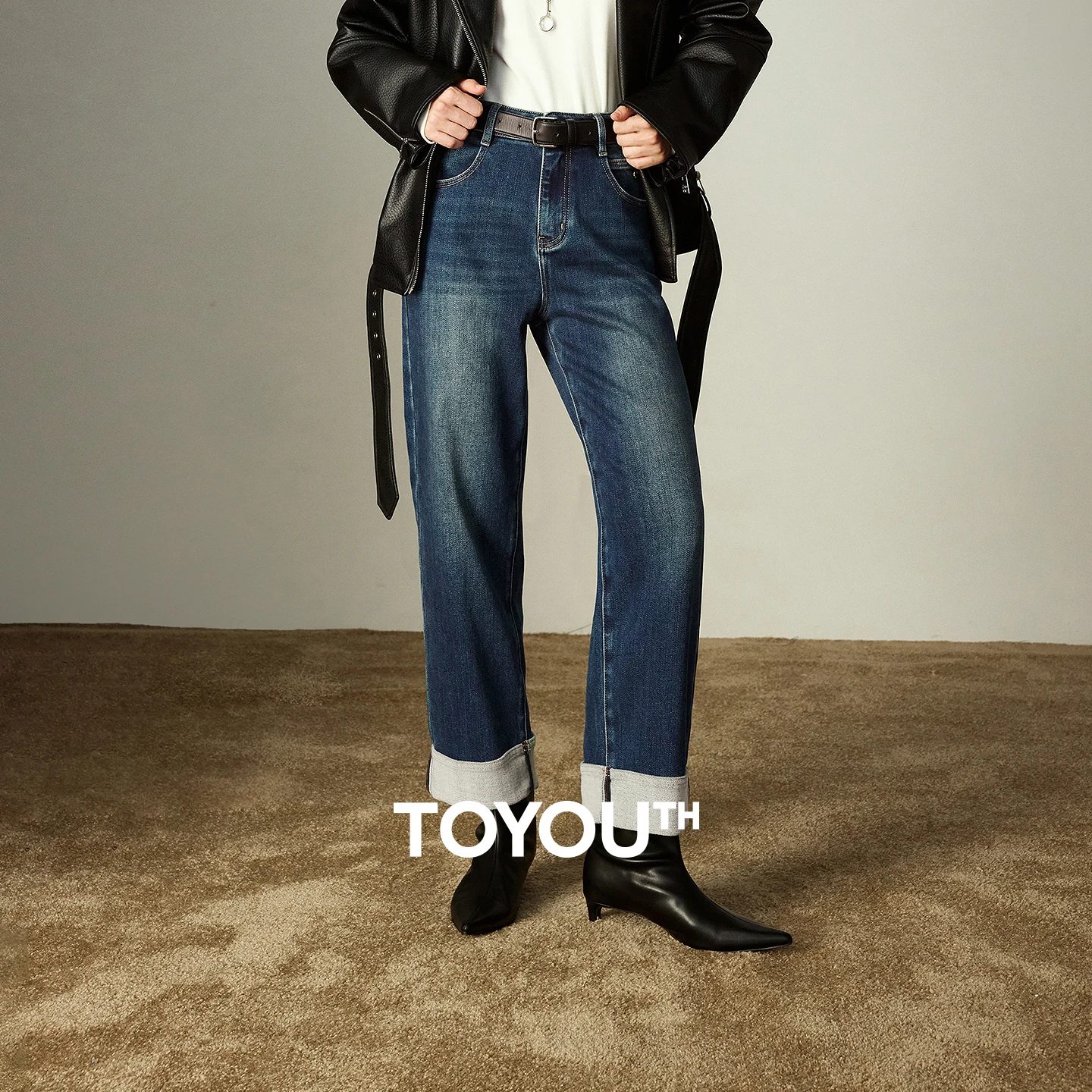 TOYOUTH سراويل البيض النسائية 2025 شتاء جديد مكبل الكاحل ليكرا مطاطا نحى اقتصاص بنطلون