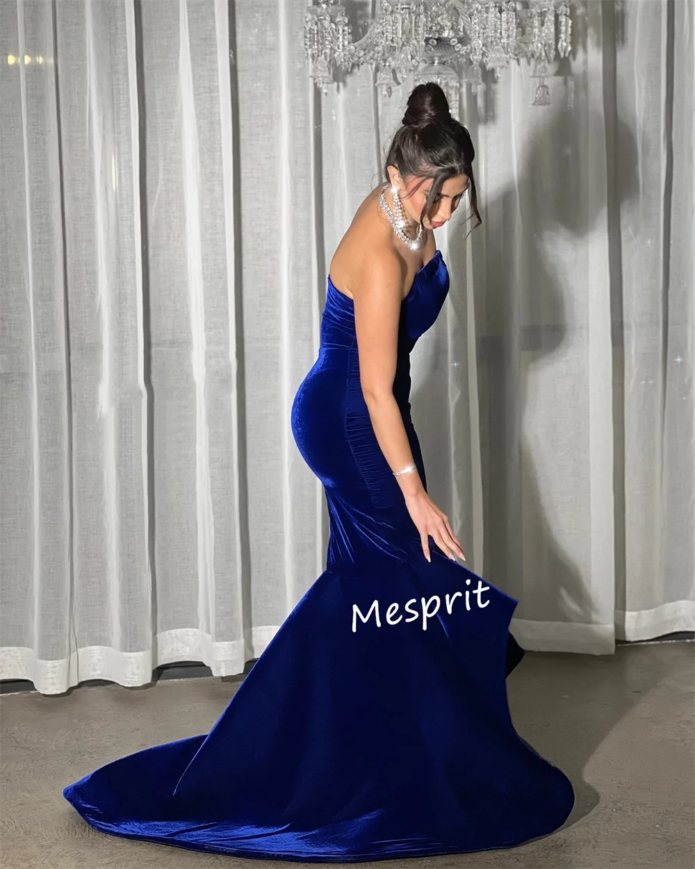 Vestidos largos sin tirantes de trompeta plisados de terciopelo simples personalizados vestidos para ocasiones a medida estilo chino exquisito