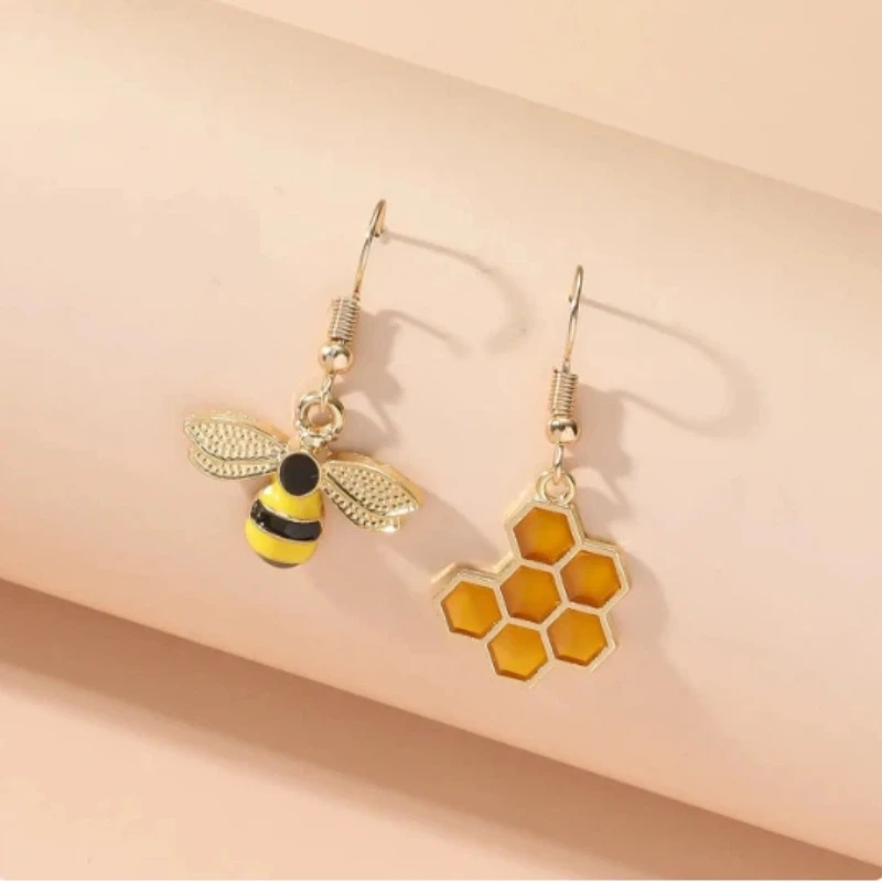 Cross-border asymmetric bee hive earring cartoon insect fashion creative earrings