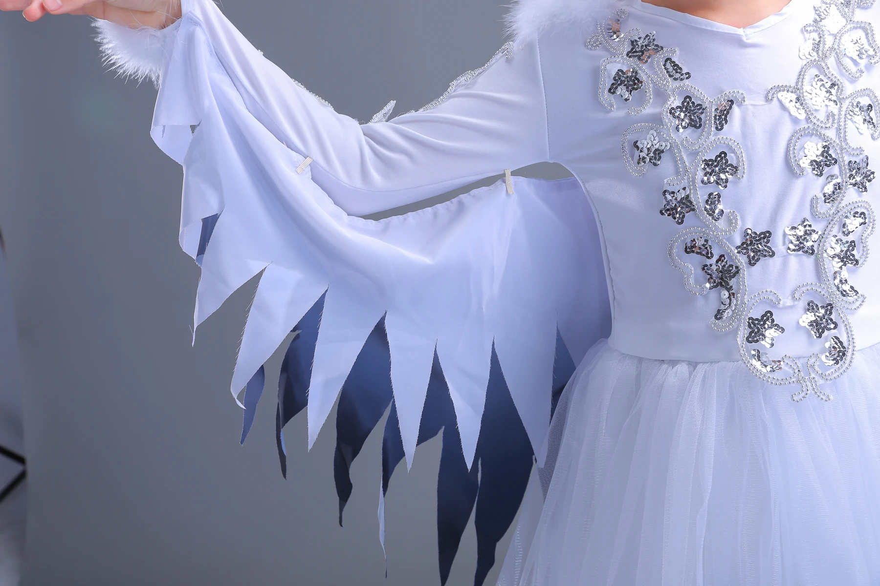 أزياء الأداء الجديدة: زي أداء مجنح للأطفال من Xiaohefengcai، زي رقص رياض الأطفال الطائر من النورس