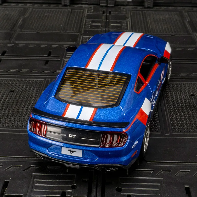 CCA 1:34 فورد موستانج GT 2018 نموذج سيارة الحلي جمع الصوتية البصرية التراجع لعبة سيارة الباب يمكن فتح نوعية جيدة