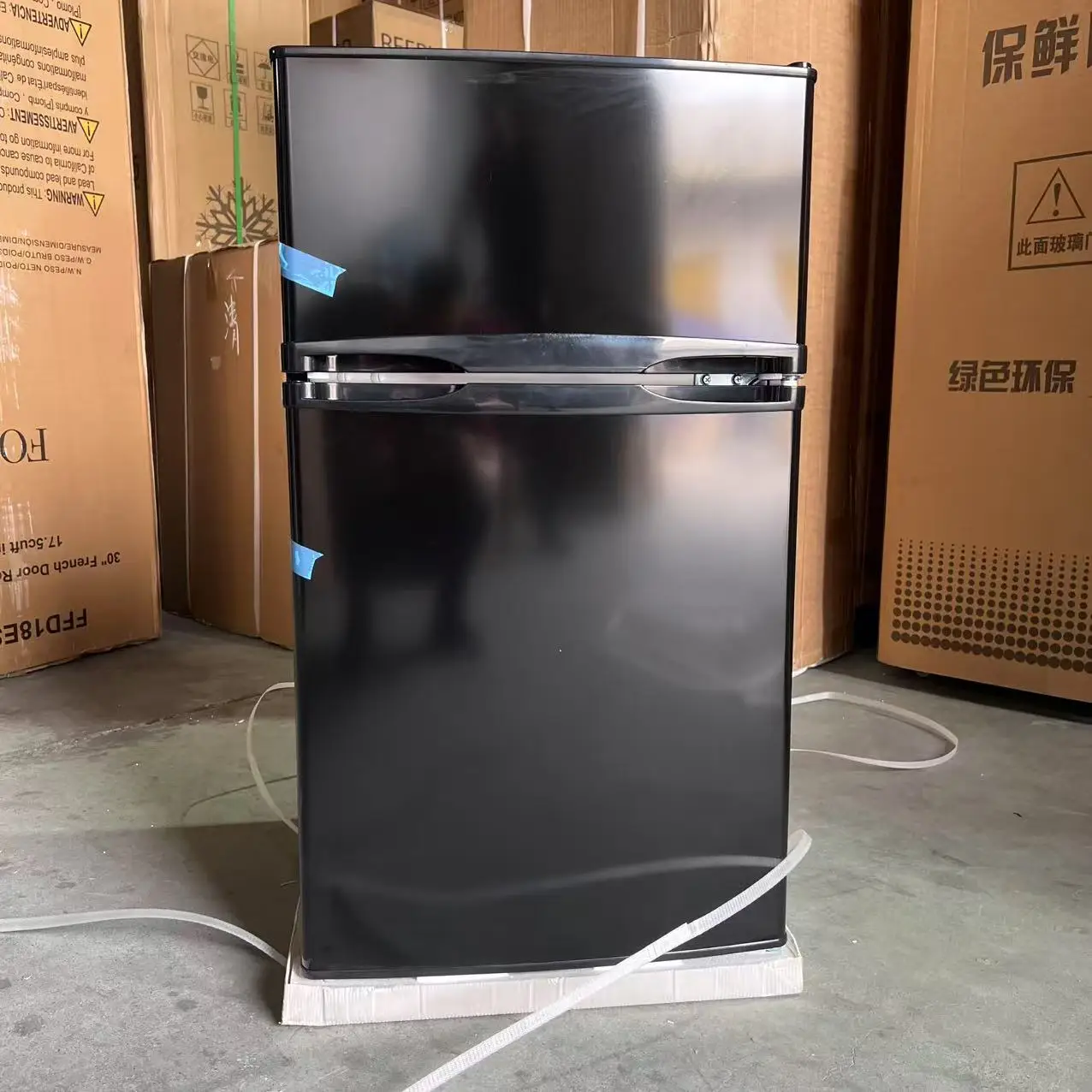 Black Refrigerator Double Door Mini Bar Fridge 3.1Cuf 90L Top Freezer Support Wide Power Source 110-240V 50/60HZ