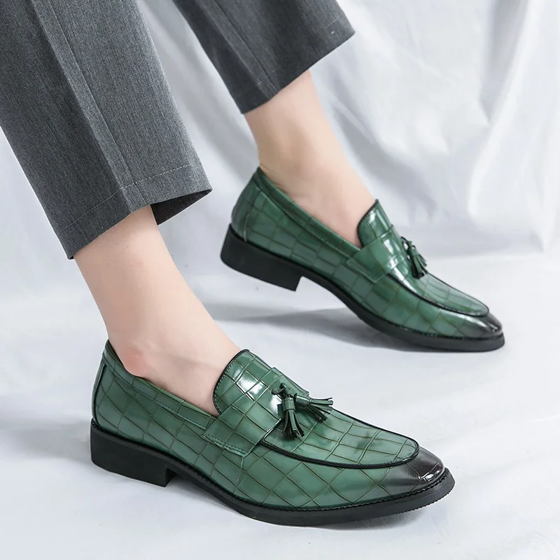 Spring and Autumn 46 large size flowery embossment loafers men's business casual leather leather breathable British foot sets