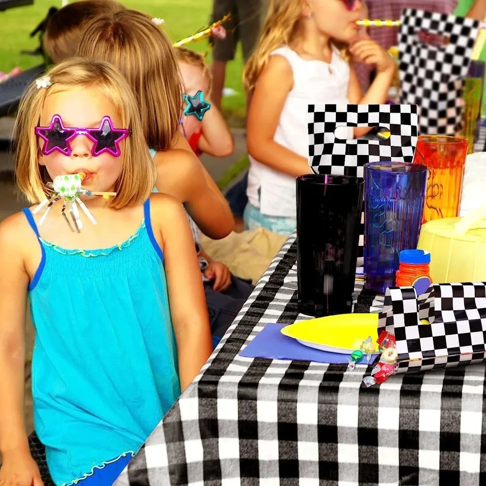 Sacchetti regalo per feste a scacchi in bianco e nero borsa per caramelle in plastica a tema auto da corsa per bambini che corrono bomboniere per